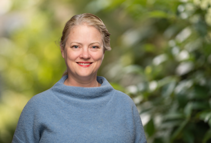 Julie Graff headshot